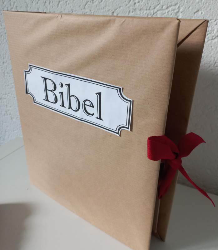 Bild von einer Ordner-Bibel